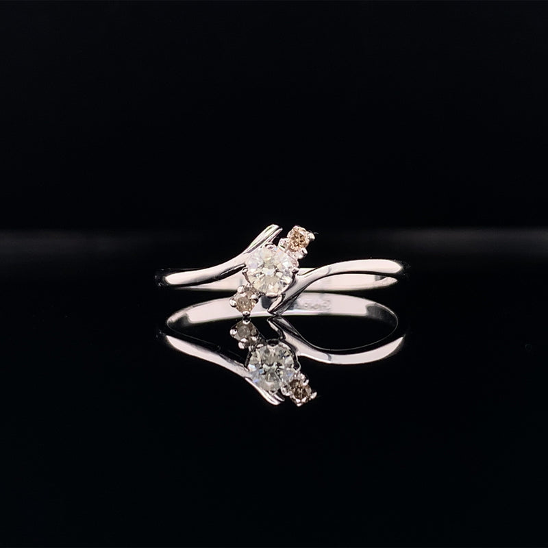 triple diamond curve ring