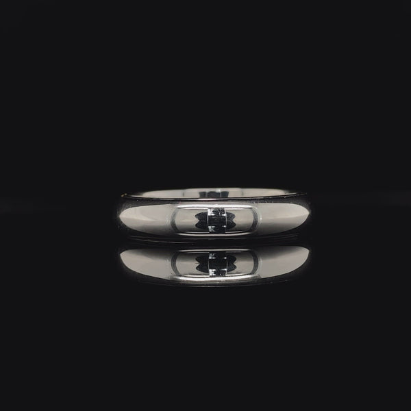 Curved polished finish 18k gold ring video