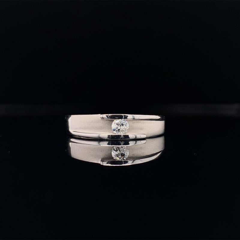 Satin and polished gold edge diamond ring