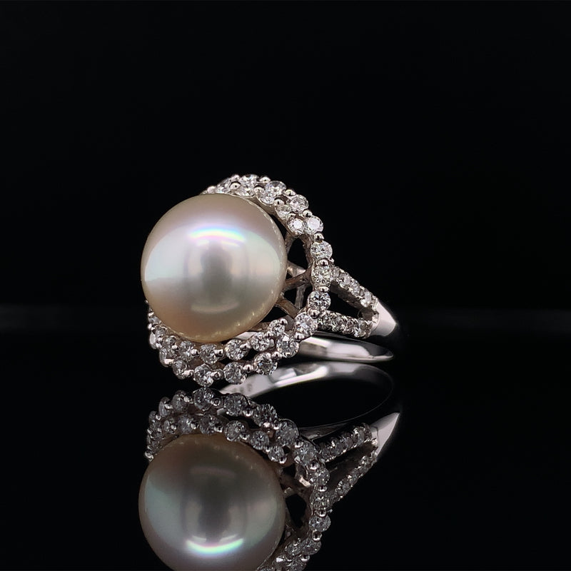 Round Halo Diamond Pearl Ring