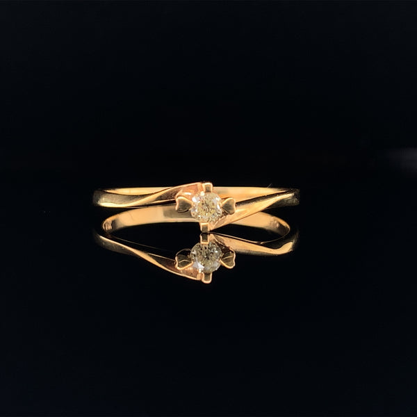 Four Claw Curve Diamond Ring