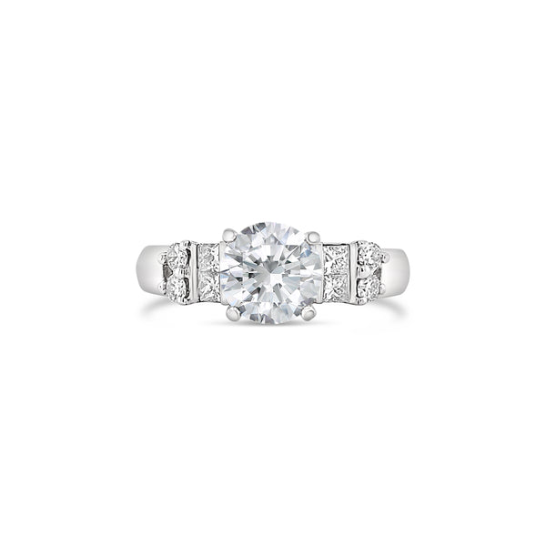 Round cut diamond with princess cut side diamonds